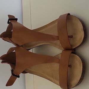 Reaction Kenneth Cole Brown Sandels